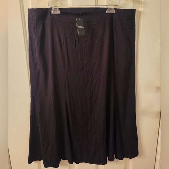NWT Torrid Black Challis Flared Rayon/Spandex Midi Skirt Size 3X (22-24) - Picture 1 of 7